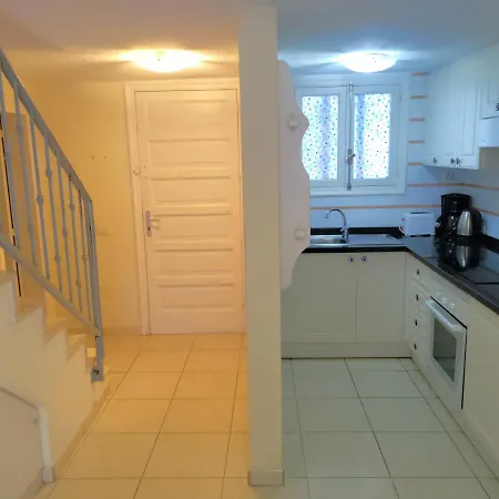 Exclusive Duplex In Americas