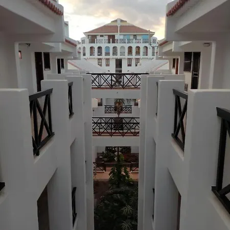 Exclusive Duplex In Americas شقة *